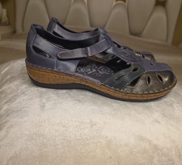 Propet Shoes - Propet Dark Blue and Silver Leather Sandals NWOT